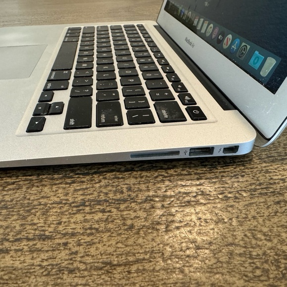 MacBook Air (13inch, Early 2014) - Picture 4 of 14
